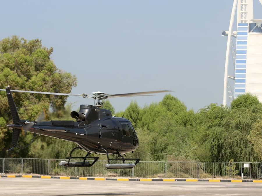 Dubai Helicopter Ride: 30-Min Grand Tour of Dubai