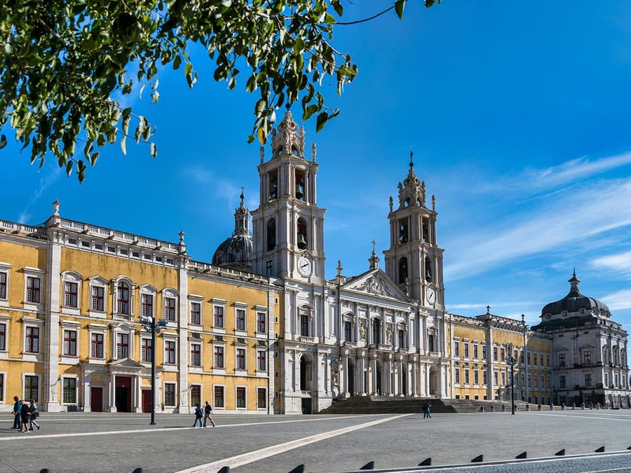 National Palace of Mafra Entry Tickets with Optional Lisbon Card