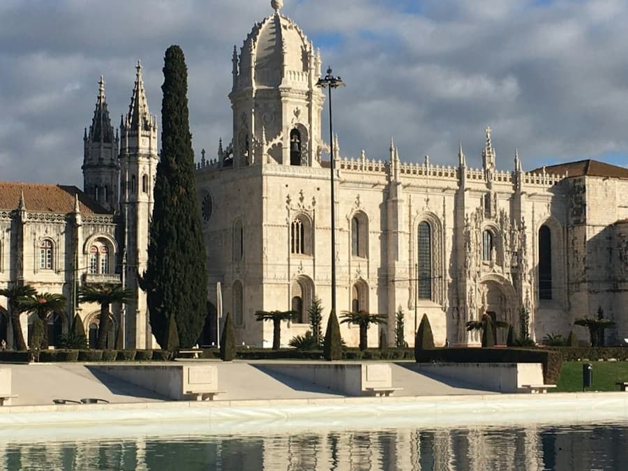 Lisbon: Guided Belém Walking Tour + Jerónimos Monastery Entry