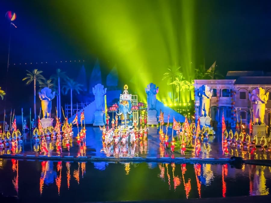 Hoi An Memories Show with Round-Trip Transfers from Da Nang