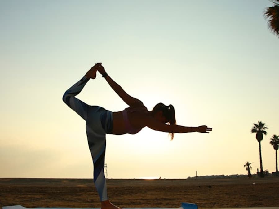 Barcelona: Sailing Experience with Yoga and Healthy Brunch