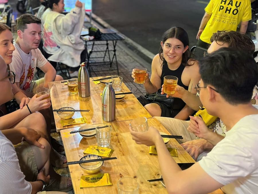 Ho Chi Minh City: Guided Craft Beer & Food Tour by Scooter
