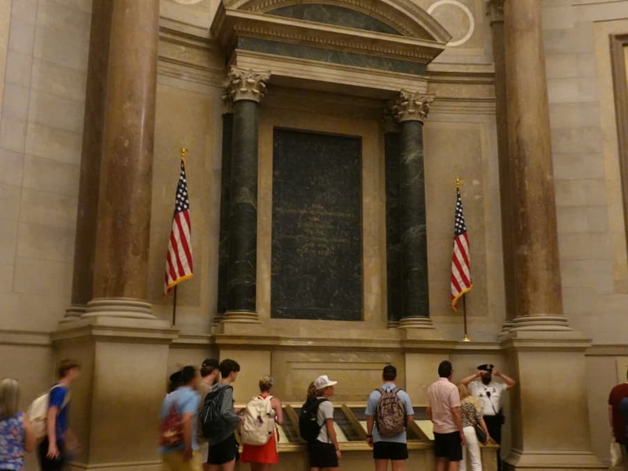 National Archives Museum Washington DC: Skip-The-Line Ticket + Guided Tour