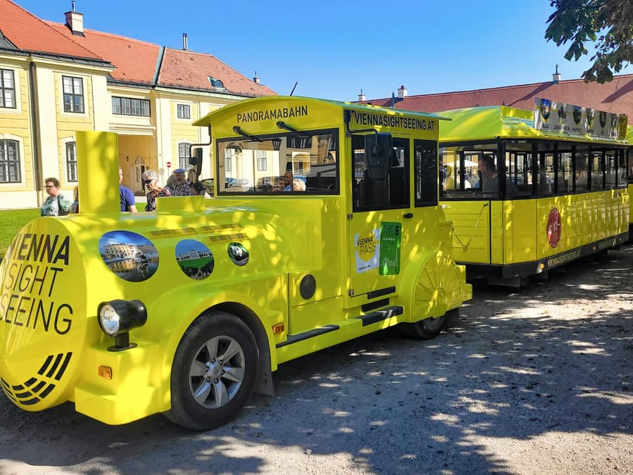 Vienna: Panoramabahn Schönbrunn Express Hop-on Hop-off Train