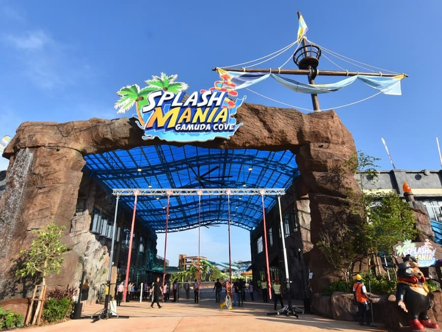 SplashMania WaterPark: Entry Ticket