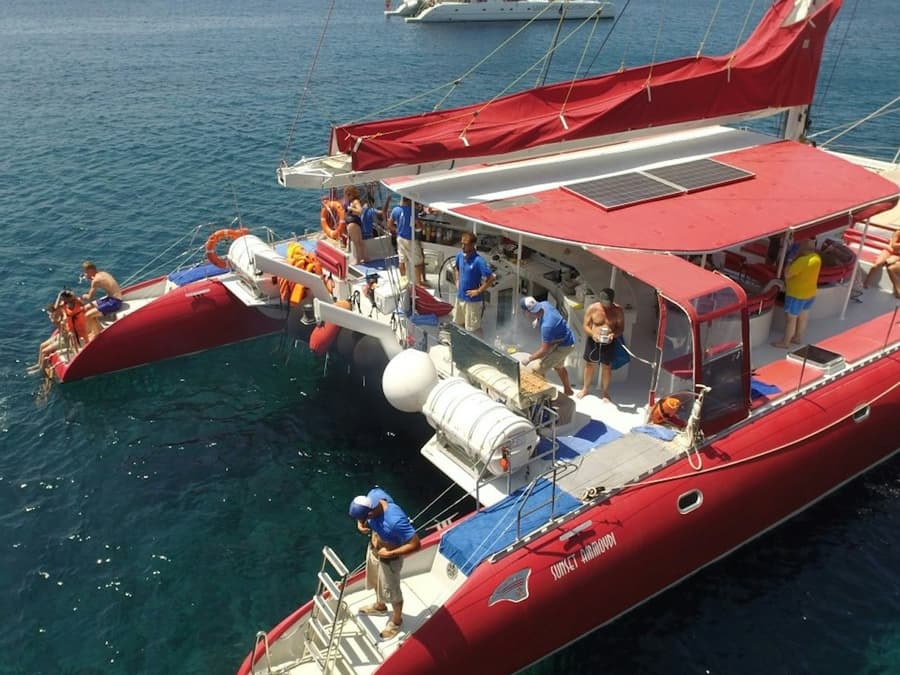Santorini: Red Morning Cruise + Meal + Transfers