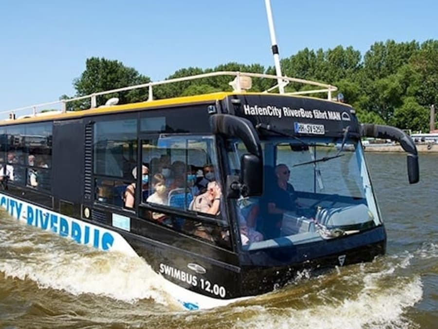 Hamburg: Guided Amphibious Bus Tour