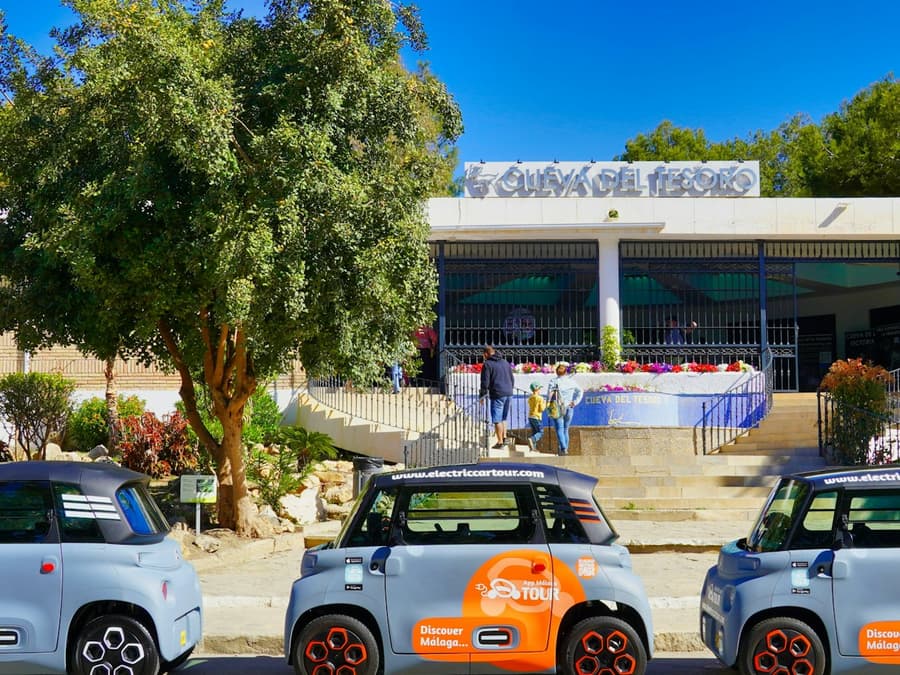 Málaga: Guided Electric Car Tour + Treasure Cave Entry