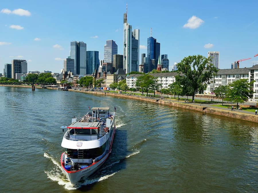 Frankurt Main River Panorama City Cruise
