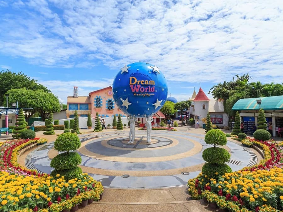 Dream World Super Visa with Unlimited Rides & Snow Town Visit