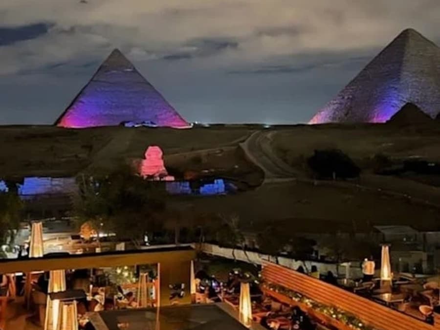 Cairo: Dinner at The Great Pyramid Inn + Transfers