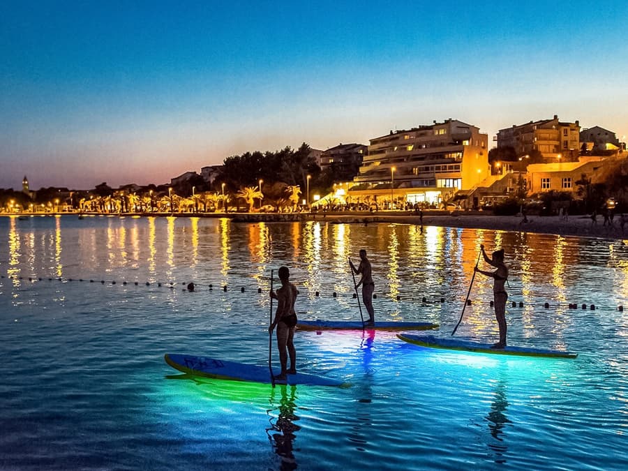 Stand-Up Paddleboard eller Kajak Night Glow Tour i Split