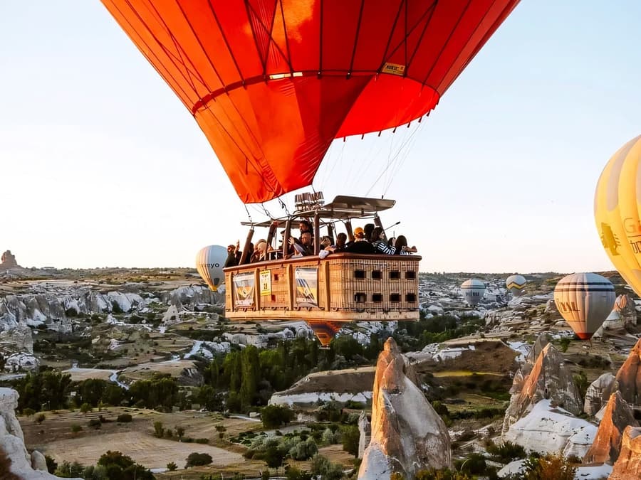 Goreme Valley Sunrise Hot Air Balloon Tour with Breakfast & Transfers