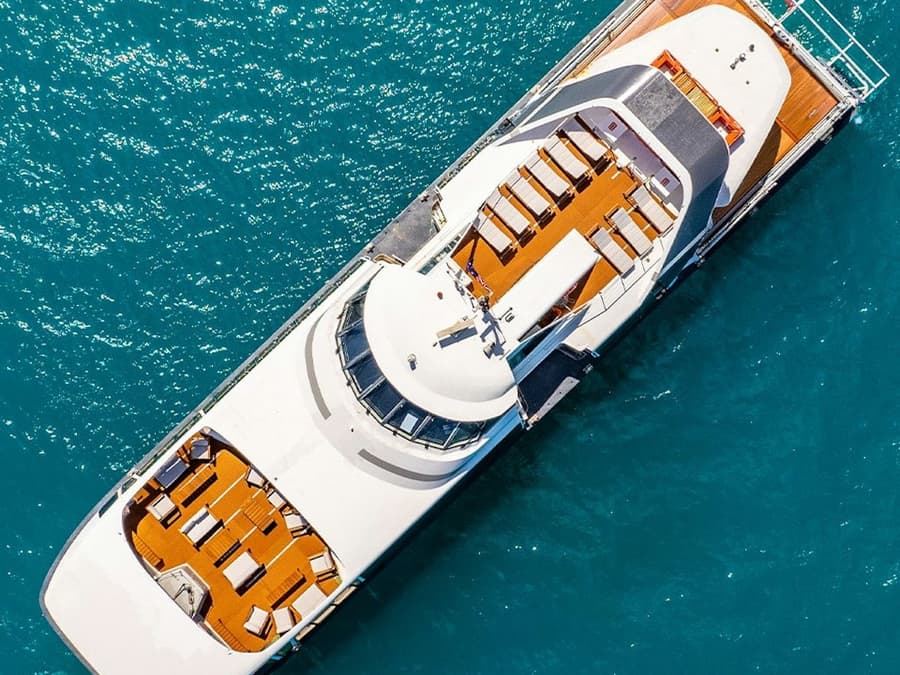 Whitsundays: Super Flyer Boat Tour from Airlie Beach + Snorkeling