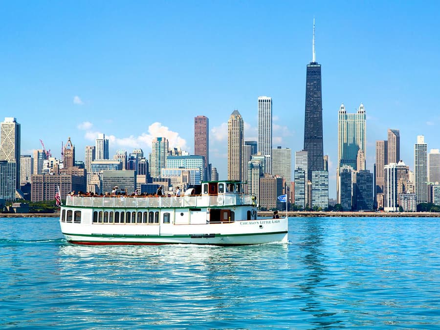 Chicago River & Lake Sightseeing Cruise by First Lady
