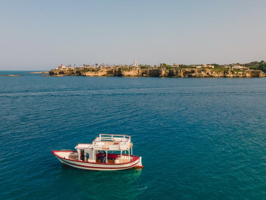 From Syracuse: Ortigia Island an Sea Caves Boat Tour