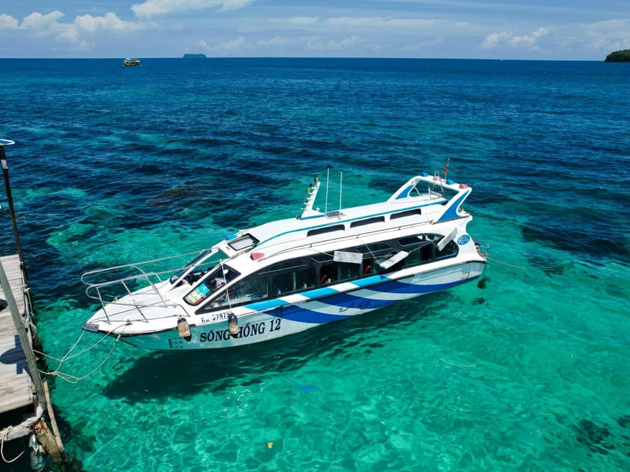 4 Island Tour with Snorkelling, Lunch & Transfers