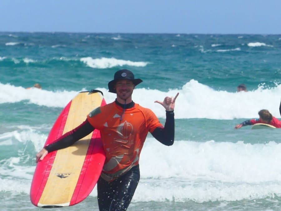 Famara Beach: 4-Hr Surfing Lesson