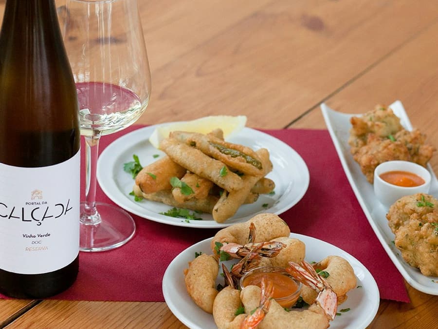 Lisbon: Guided Food Tour + Fado Show