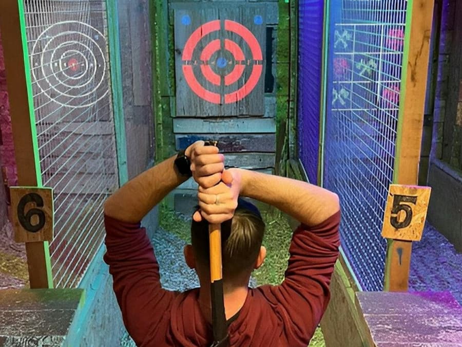 El Hachazo: Classic 1-Hr Axe Throwing Session