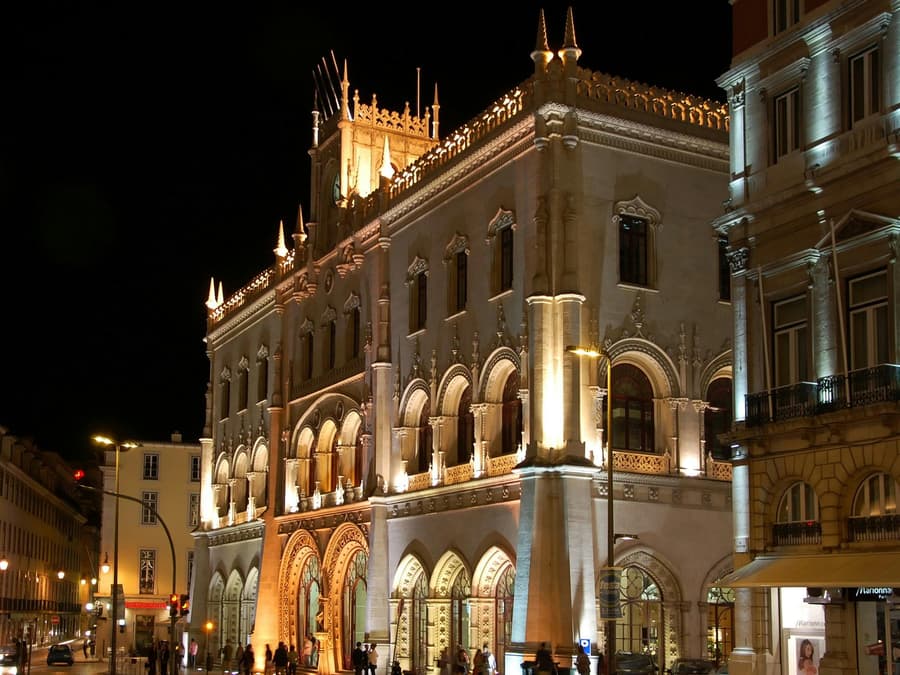 Lisbon Sightseeing: Hop-on Hop-off Bus Tour with Boat Tour