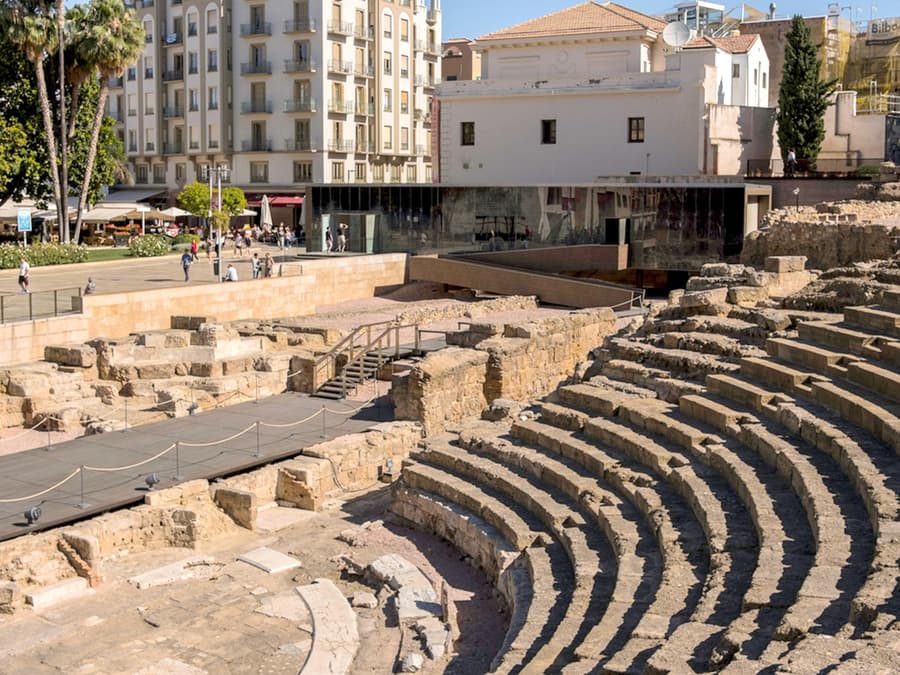 Tour Guiado de 3 Horas por Málaga con Boletos para el Teatro Romano, Alcazaba y Catedral