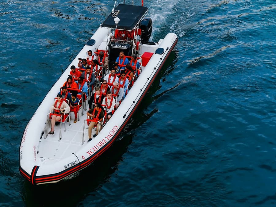 Xclusive Yacht: 90-Min Speedboat Tour - Ain Dubai, Palm, Atlantis & Burj Al Arab