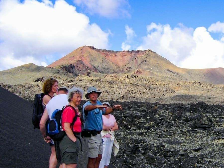 Parque Natural de los Volcanes: Guided Hike + Transfers + Snack