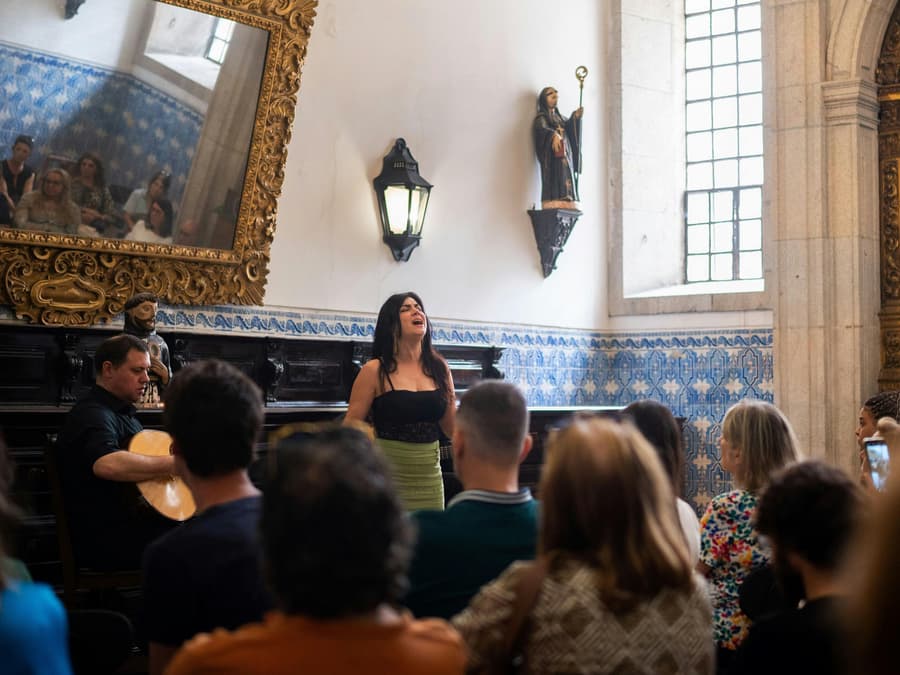 Porto: Fado Show with Guided Tour in a Historic Monastery