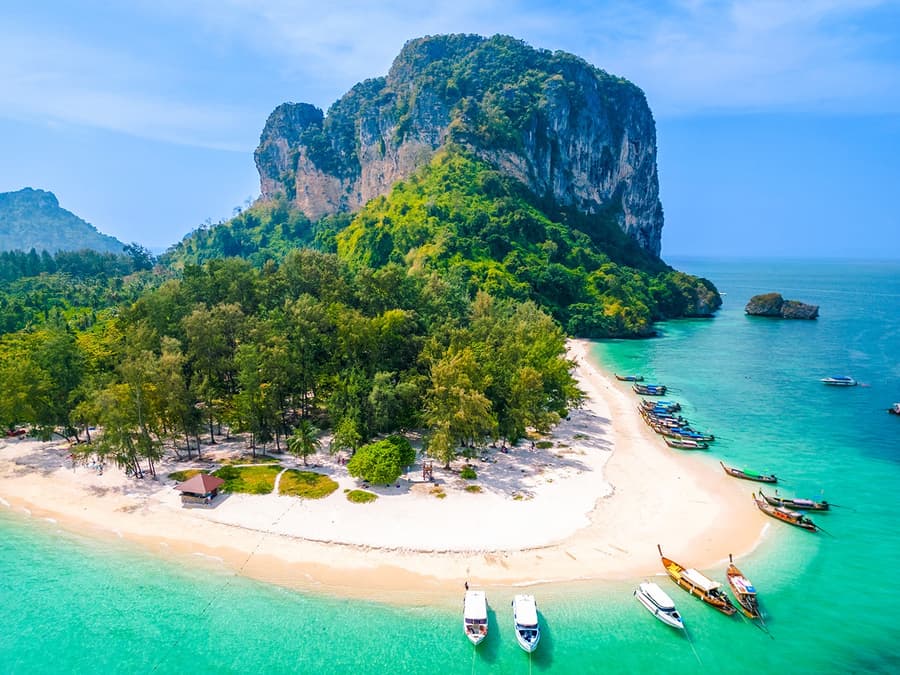 From Krabi: Early Bird Phi Phi & 4 Islands Tour by Speedboat with Breakfast, Lunch & Transfers