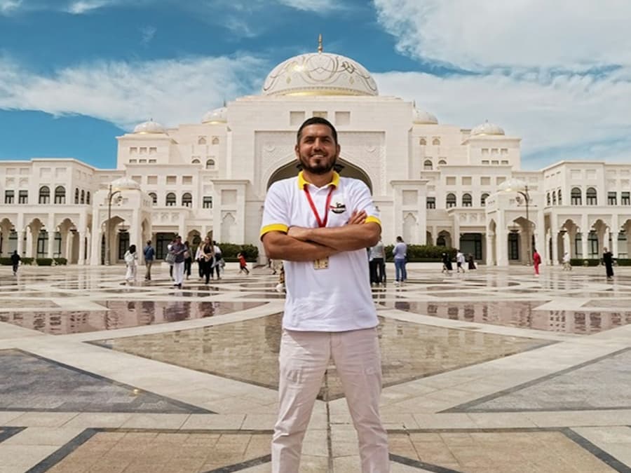 Day Trip from Dubai: Sheikh Zayed Grand Mosque and Qasr Al Watan