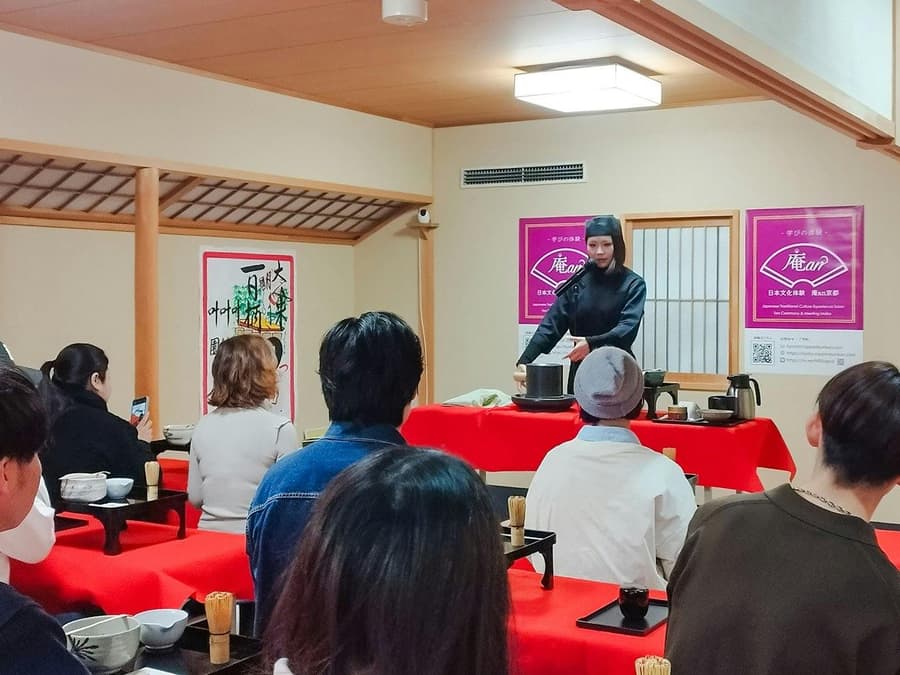 Kyoto Karasuma Area: Tea Ceremony Experience