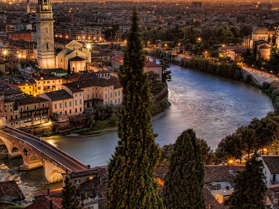 Verona & Lake Garda: Day Trip from Milan