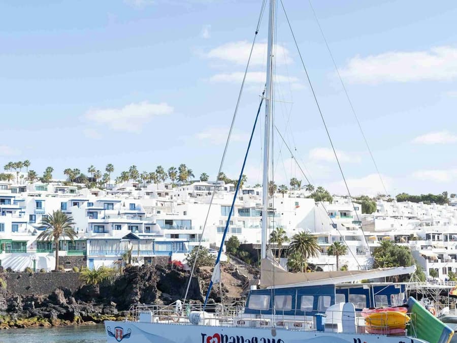 Lanzarote: Sunset Catamaran Cruise + Transfer + Snacks & Drink