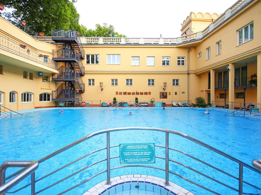 Lukacs Spa: Entry Tickets with Locker or Private Cabin