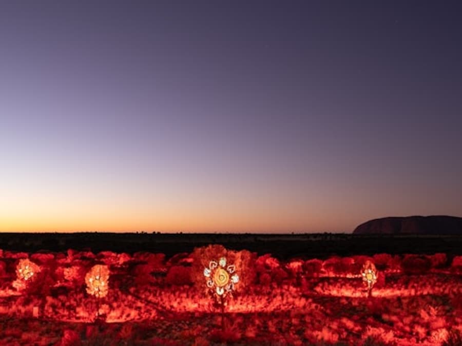 Uluru: Tour al Amanecer + Traslados + Guía de Audio + Desayuno
