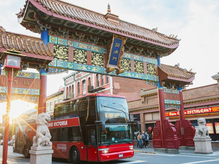 Victoria: Guided Evening Bus Tour