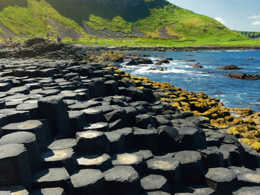 Northern Ireland: Guided Day Tour from Dublin + Dunluce Castle Entry