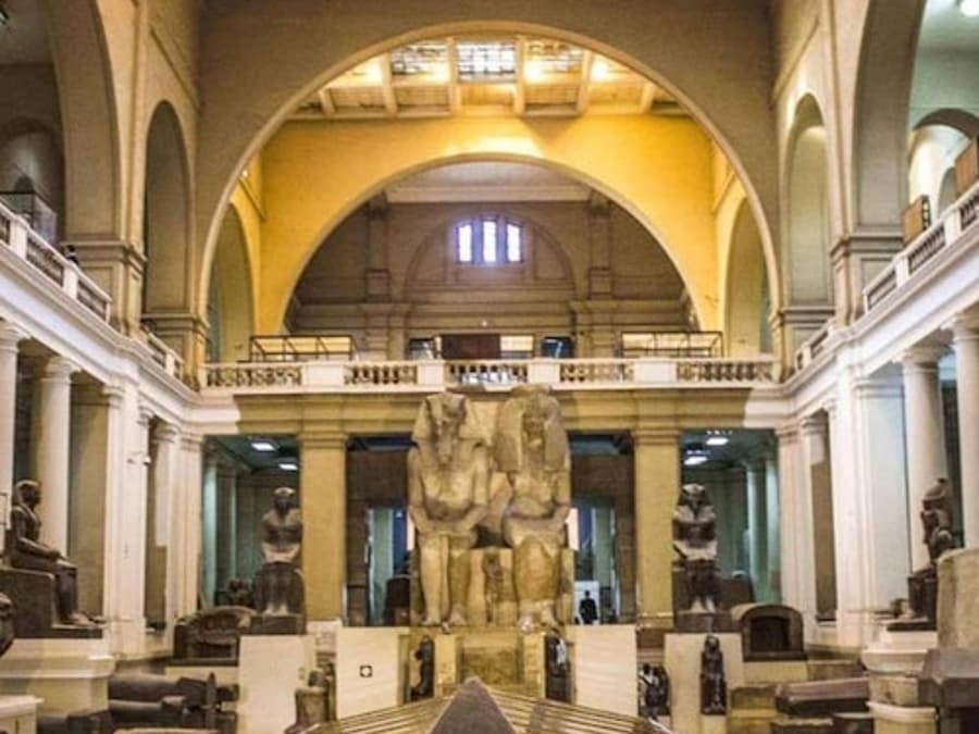 Egyptian Museum Cairo, Giza Pyramids & Sphinx: Guided Tour + Transfer + Lunch