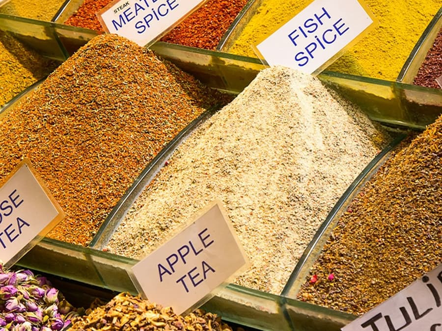Old Dubai: Souks, Museums, Abra & Guided Street Food Tour