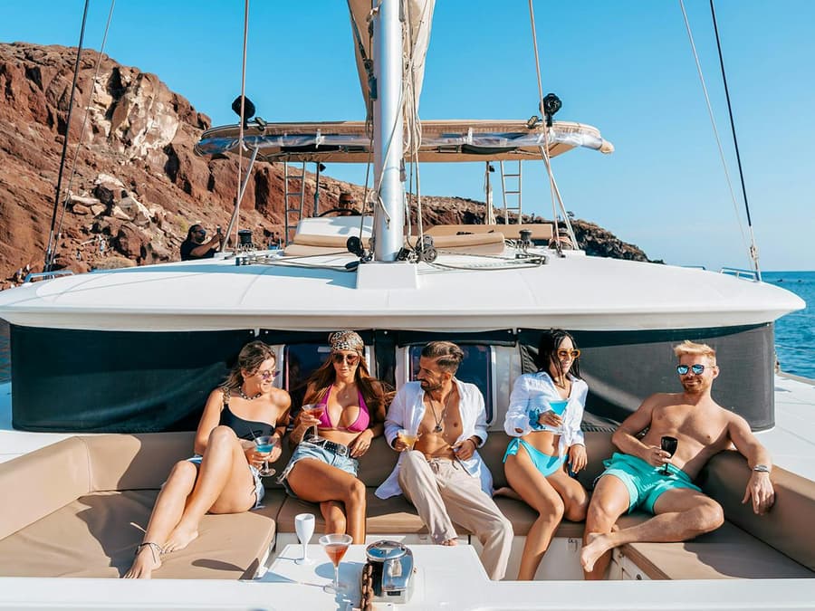 Small-Group Santorini Caldera Catamaran Cruise with Meal and Drinks