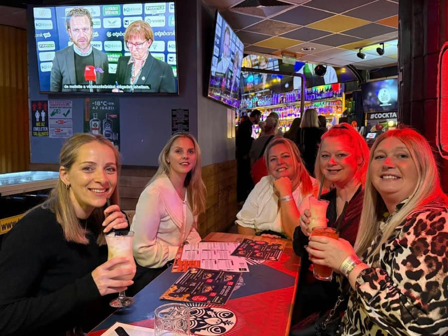 Budapest Pub Crawl & Ruin Bar Tour – Free Shots & VIP Entry