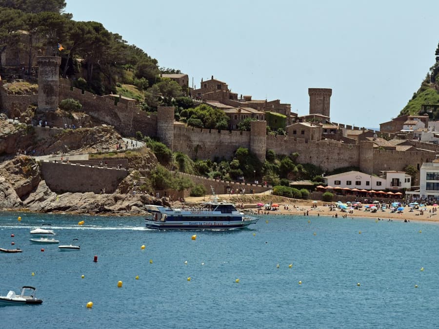 Lloret de Mar: Roundtrip Boat from Tossa de Mar
