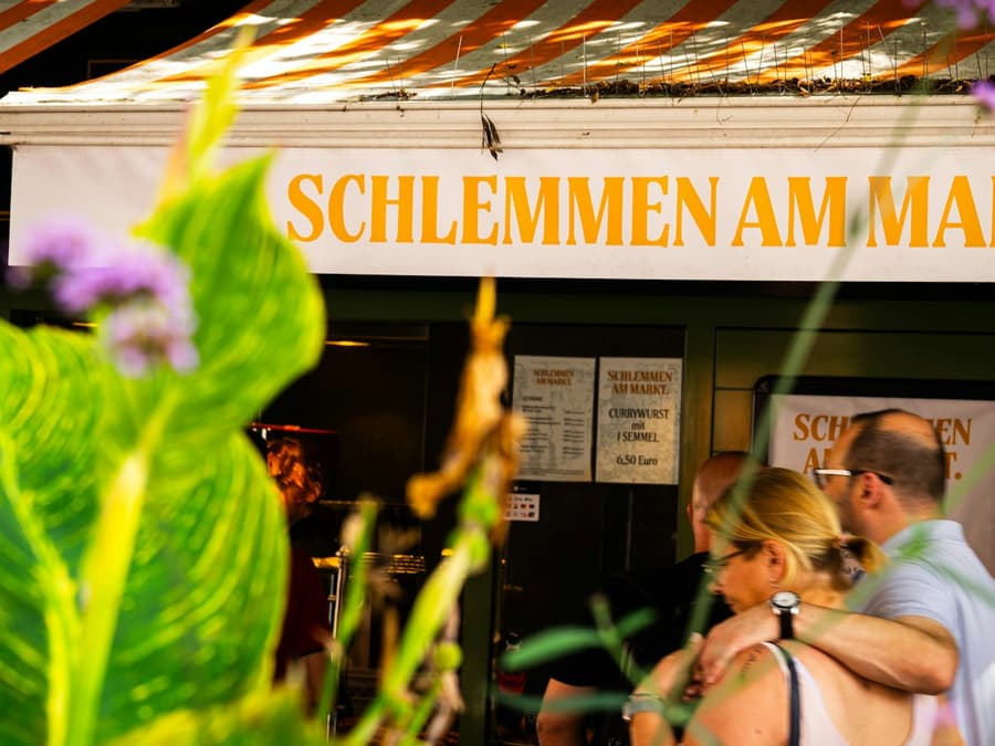 Munich: Viktualienmarkt Guided Food Tour