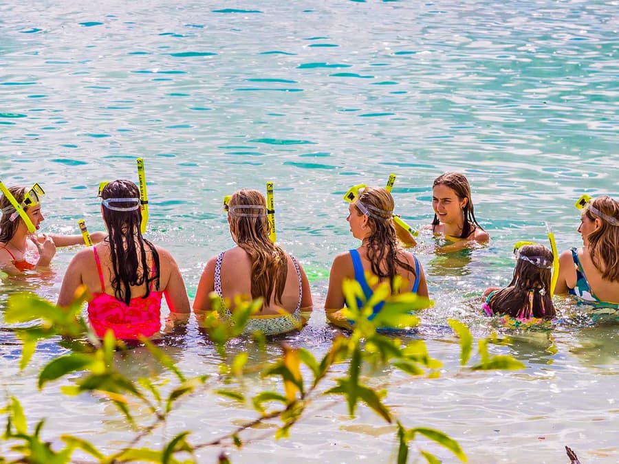 From Hervey Bay: Remote K'Gari (Fraser Island) Boat Tour with Lunch