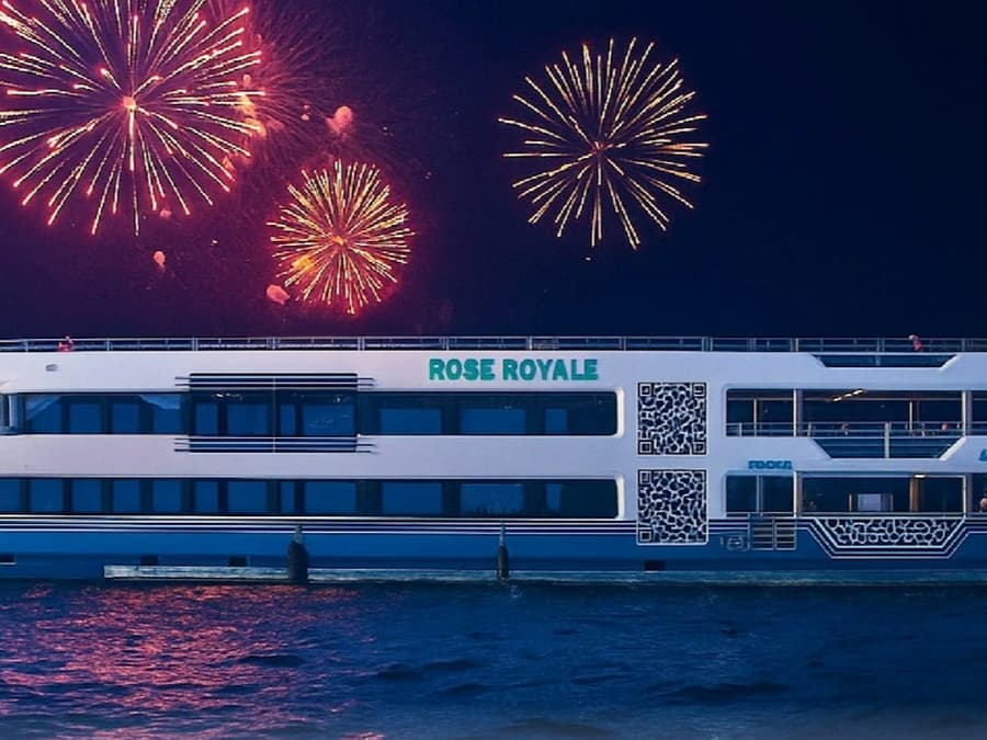 Abu Dhabi: Rose Royale Megayacht Dinner Cruise