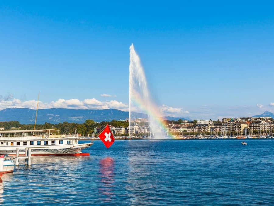 Full-Day Guided Tour of Lake Geneva with Chaplin’s World & Chillon Castle