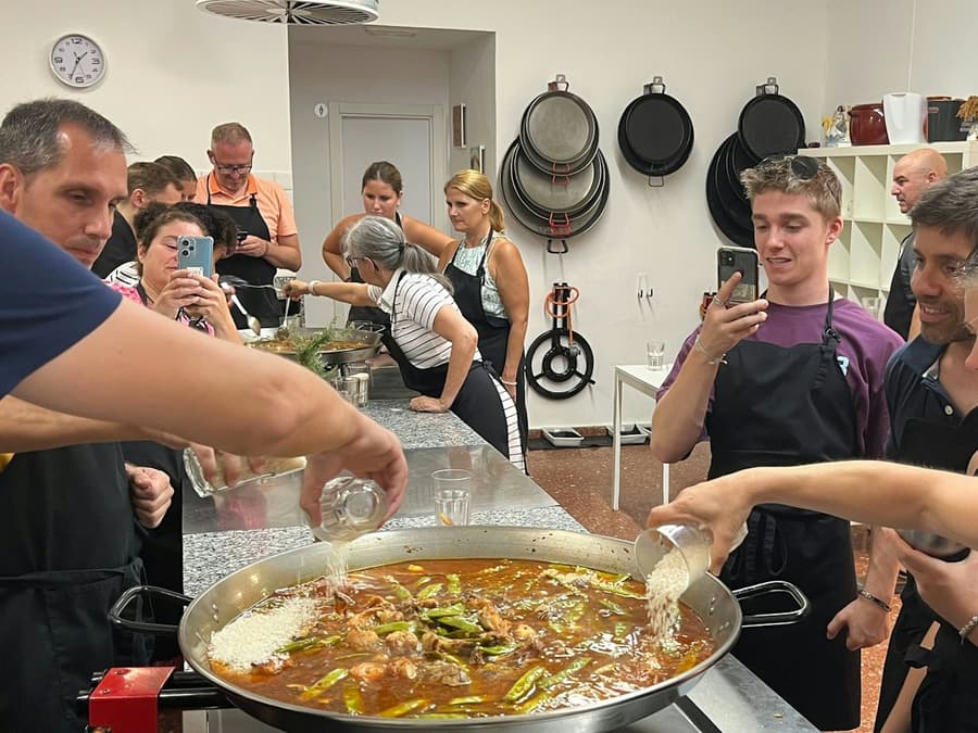 Valencia: Paella, Tapas & Sangria Cooking Class