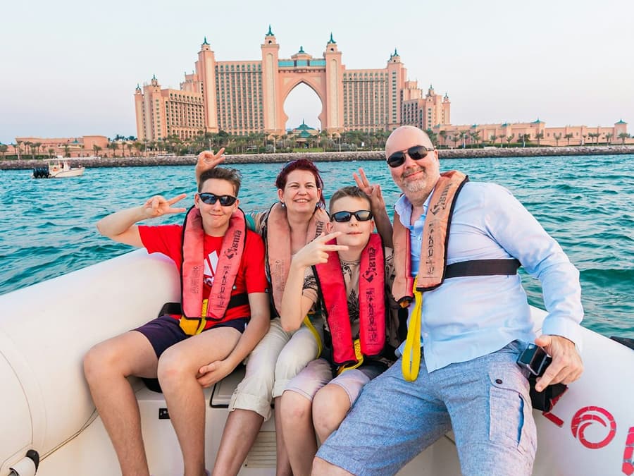 Love Boats: 75-Minute Speedboat Tour - Ain Dubai & Atlantis