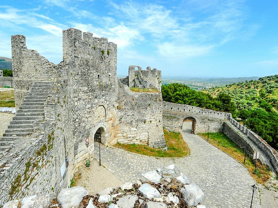 From Tirana: Berat Castle, Old Town, and Belshi Lake Day Trip